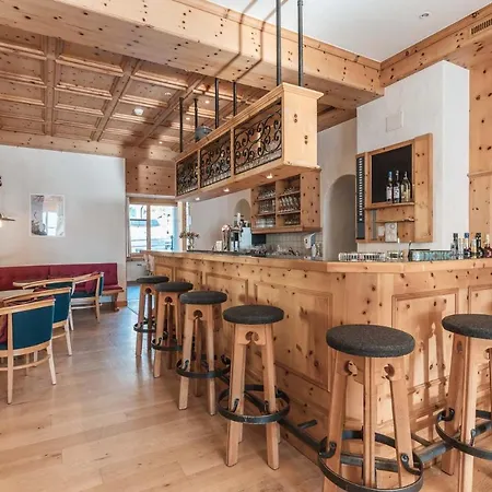 Alpensonne - Panoramazimmer & Restaurant 阿罗萨